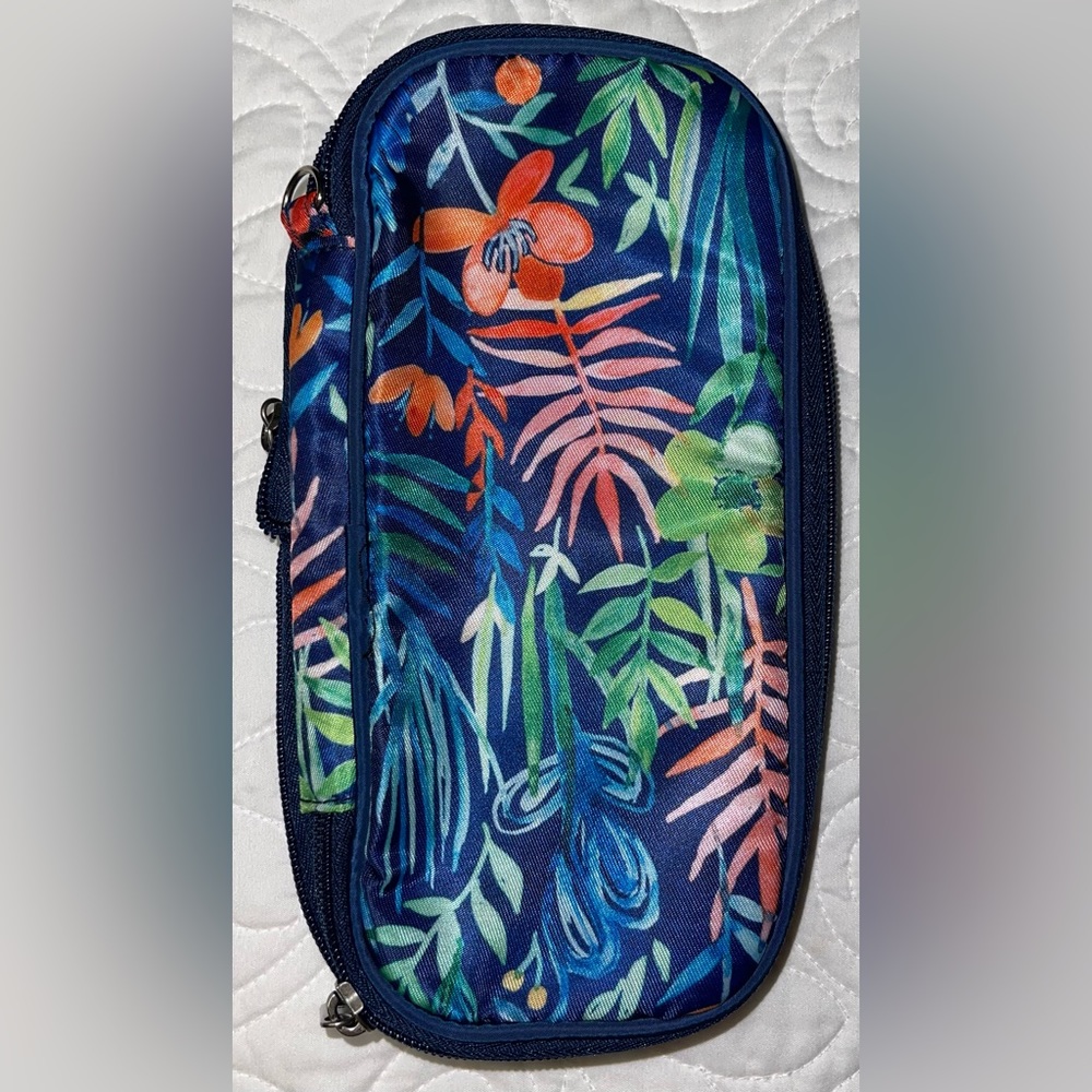 Multi-Accessory Pouch - Picture 2 of 8